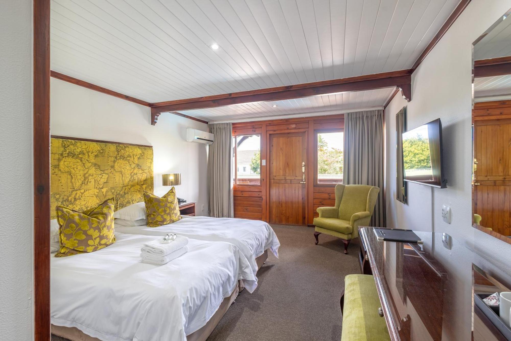 Knysna Log-Inn Hotel Exterior photo